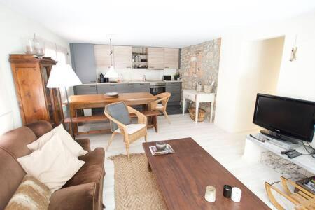 Apartament Central Amb Terrassa Alp Esterno foto